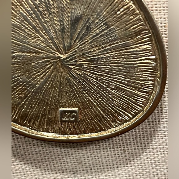 3/$10 Kenneth Cole abstract art resin green & yellow goldtone 2 strand necklace. - Picture 5 of 5